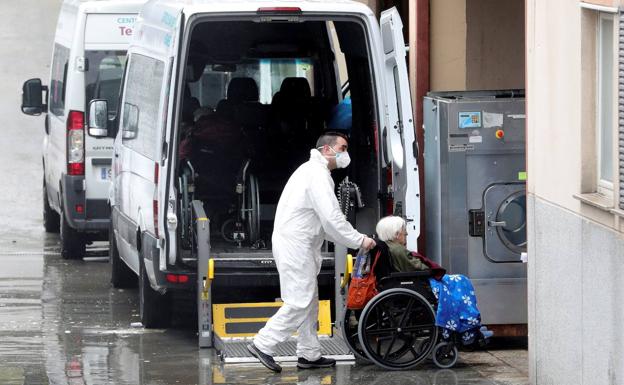 La Comunidad de Madrid invita a las familias a llevarse a sus mayores sanos de las residencias