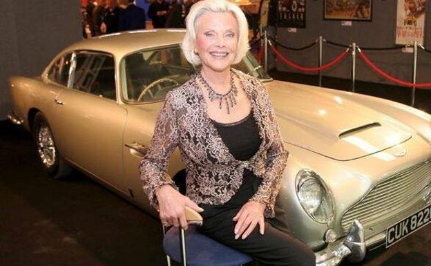 Muere la actriz Honor Blackman, inolvidable 'chica Bond' en 'Goldfinger'