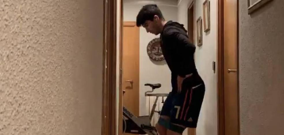 Carlos Soler: corriendo en el pasillo de casa