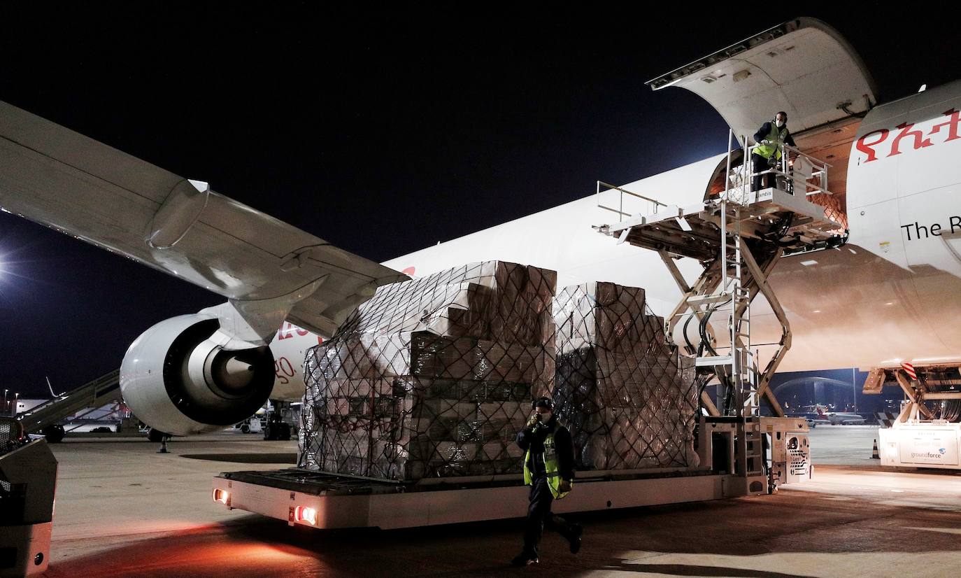 Todos los aviones que han traído material sanitario a Valencia