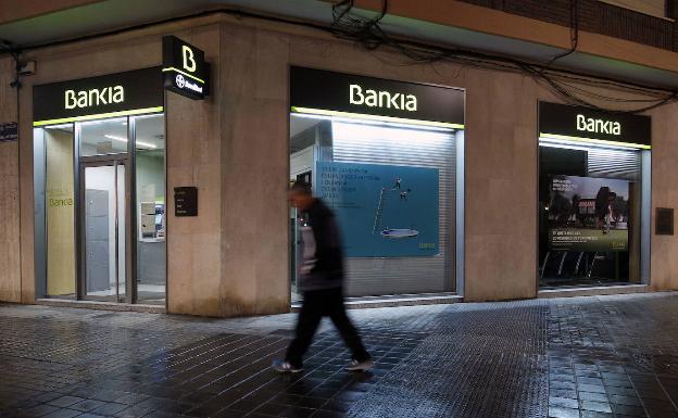 Bankia llevará la compra a sus clientes pensionistas de forma gratuita