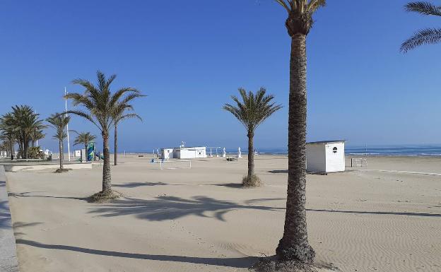 El descenso del consumo de agua en la playa de Gandia confirma la cuarentena de los turistas