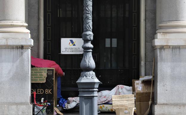 El albergue del polideportivo del Carmen será trasladado tras las protestas vecinales