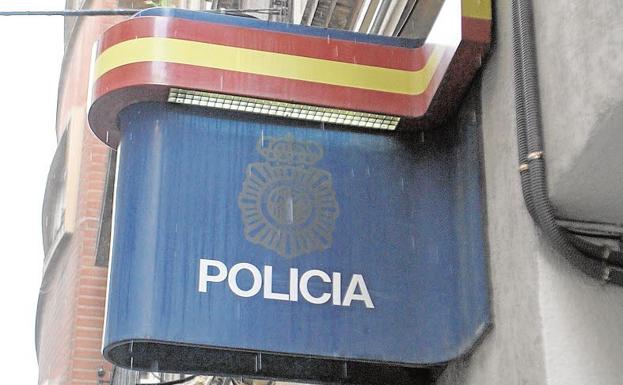 Salvan a un menor que se ahogaba en su casa de Valencia al colocarse una brida en el cuello mientras jugaba