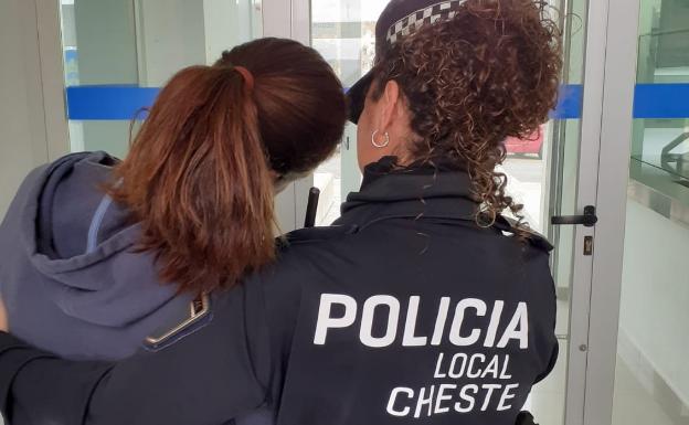 La policía intensifica la protección de mujeres que viven confinadas con posibles maltratadores