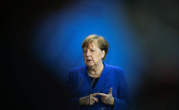 Merkel pide a China que sea lo más «transparente» posible sobre el coronavirus