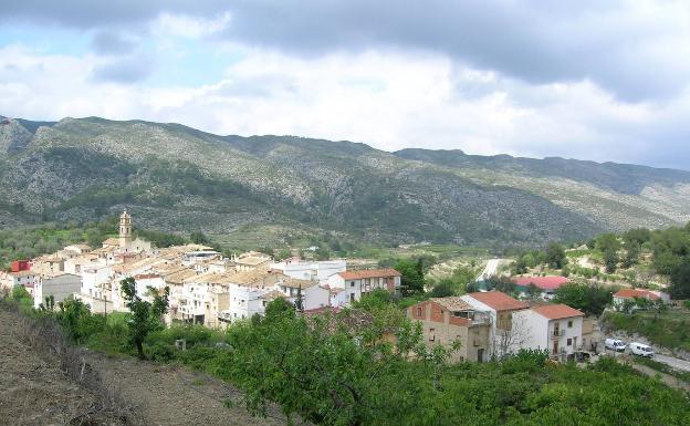 Los agricultores de la Vall de Gallinera dan «casi» por perdida la campaña de la cereza