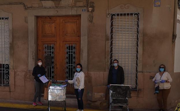 Almussafes y Tous protegen a sus vecinos con mascarillas y guantes