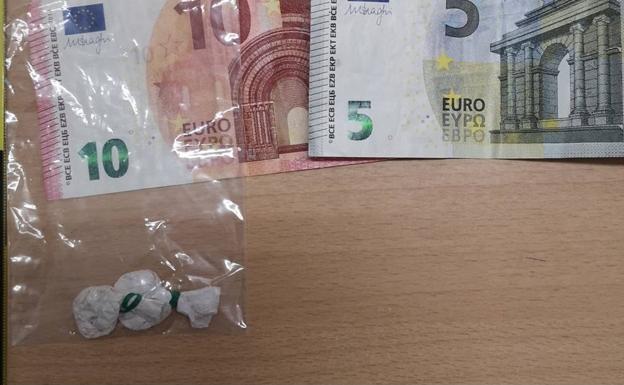 Un hombre se traga siete dosis de cocaína para evitar ser detenido