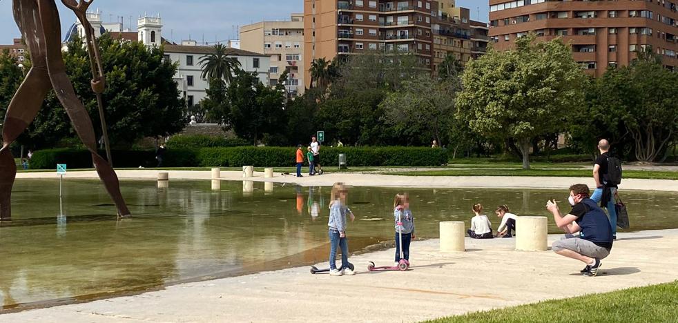 Una multitud en el río dispara las alarmas