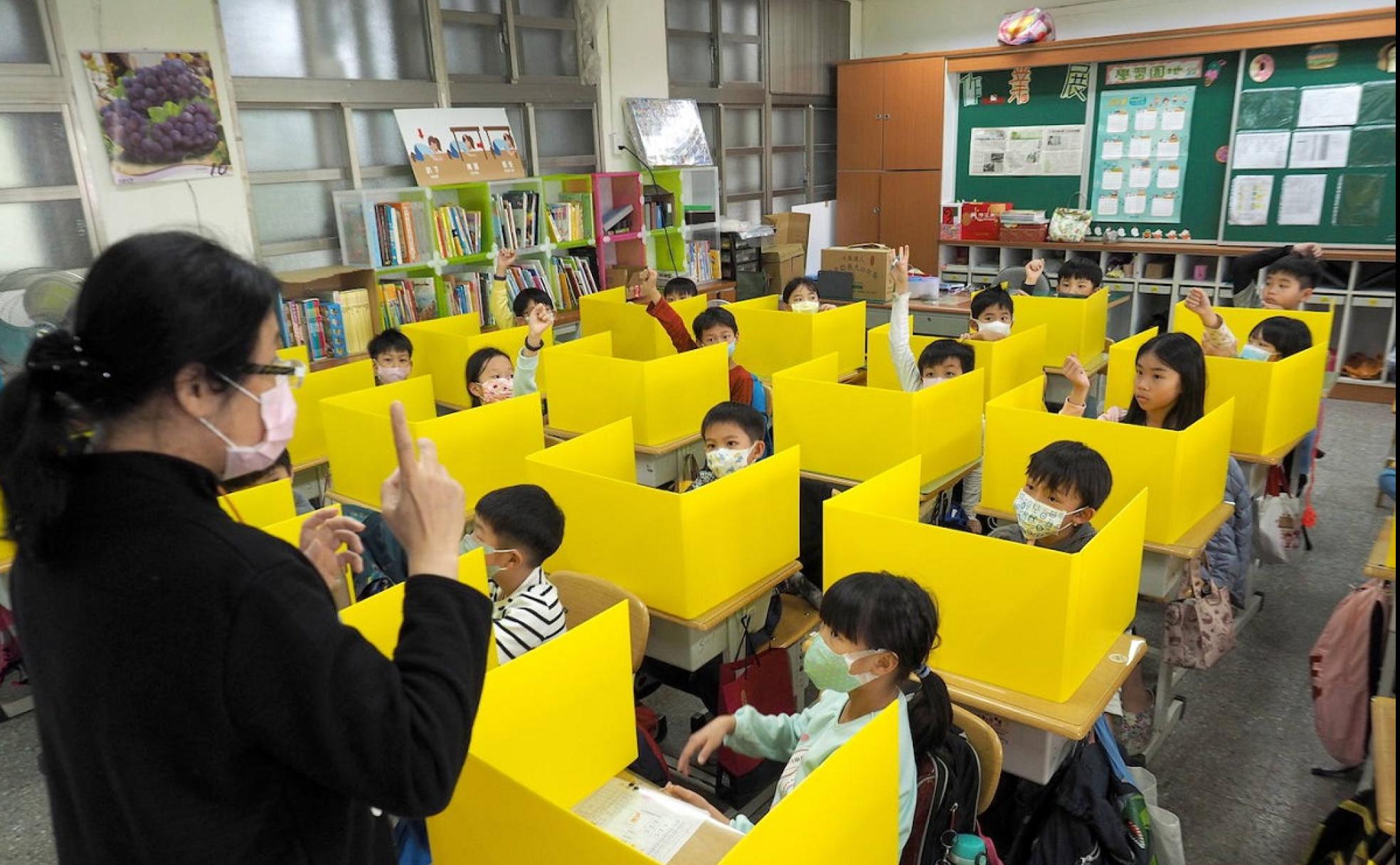 Así vuelven a las aulas los niños en China | Las Provincias