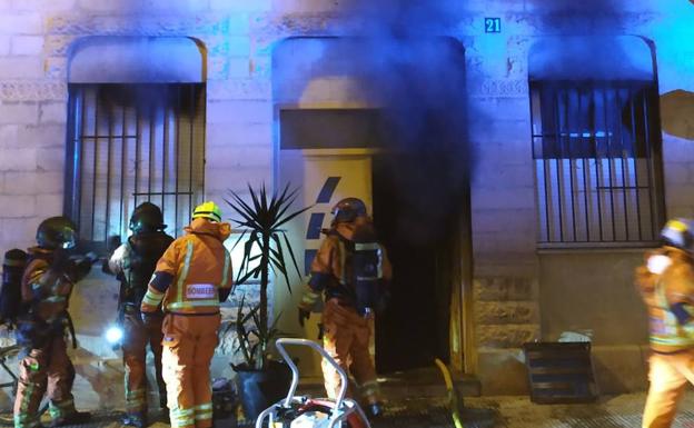 Rescatada una mujer tras incendiarse una vivienda en Foios