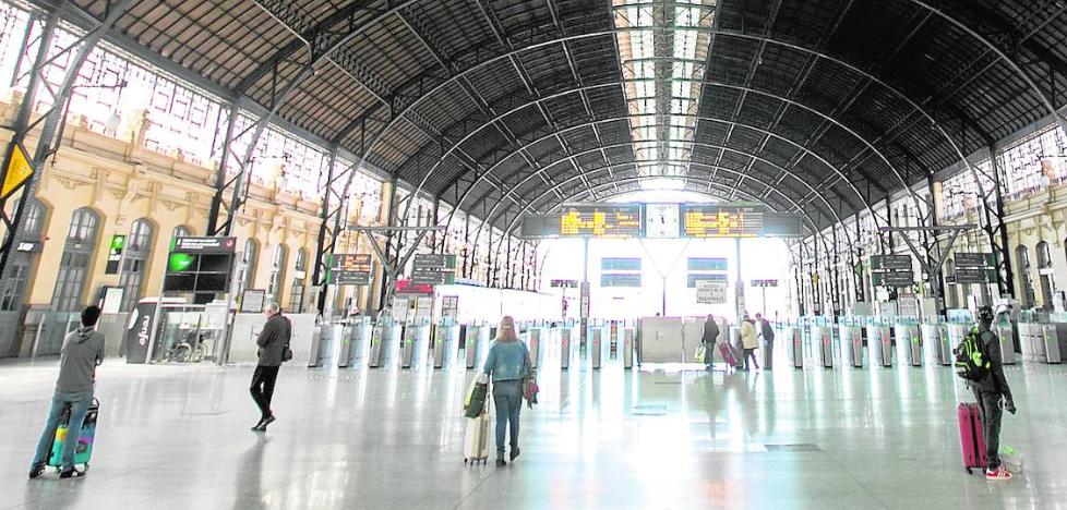 La caída de trenes y aviones lastra a las agencias de viajes