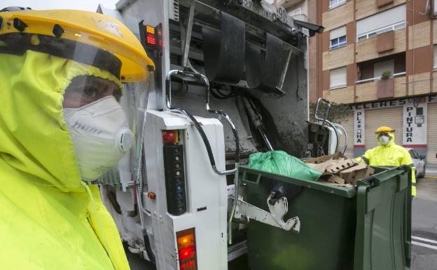 La recogida de basura en los bares, a medio gas hasta octubre