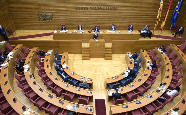 Les Corts retoma los plenos tras la amenaza del PP de acudir al Constitucional