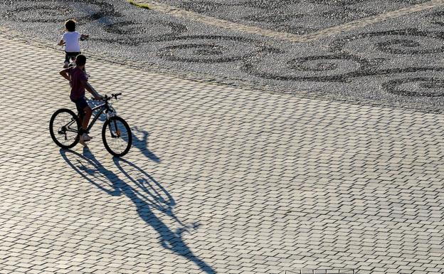 Los mayores de 70 años y personas dependientes pueden pasear de 10 a 12 y de 19 a 20 horas