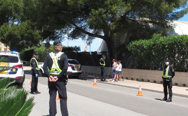 La Policía Local de Dénia detiene a tres personas que reincidían en el incumplimiento del estado de alarma y por desobediencia