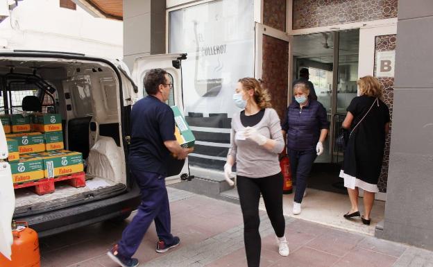 Alaquàs reparte 1.200 productos alimentarios entre 200 familias necesitadas