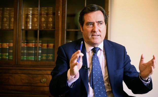 La CEOE pone en duda las previsiones del Gobierno de crecimiento para 2021 y el déficit