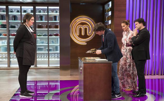 Saray, concursante de 'MasterChef', expulsada por presentar una perdiz muerta y sin desplumar