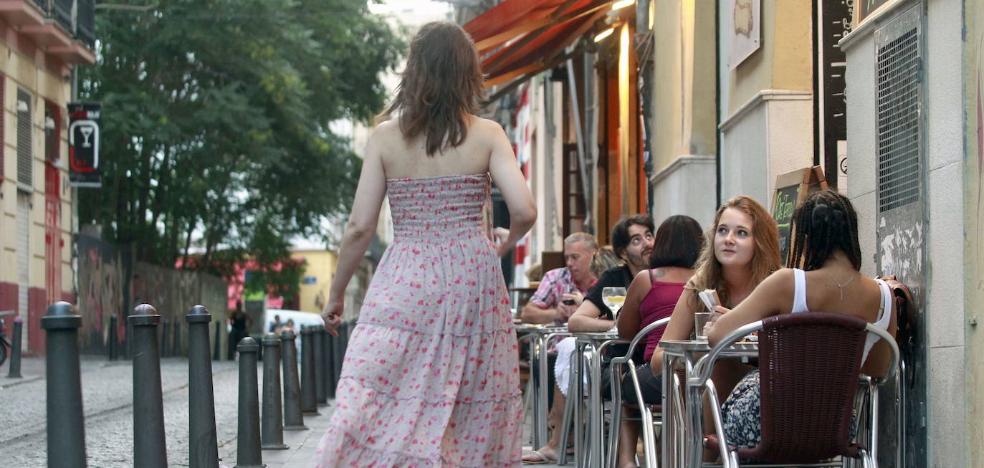 Ribó se propone bajar las terrazas de los bares a la calzada