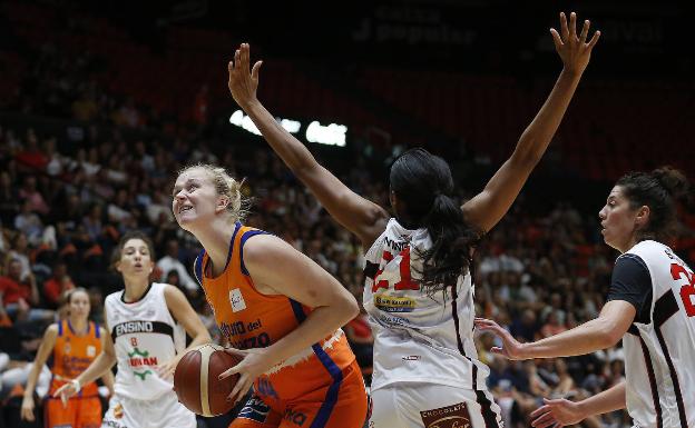 Reisingerova deja el Valencia Basket y vuelve a Girona