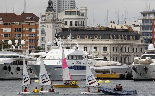 El Club Náutico de Valencia abrirá la escuela de verano de vela