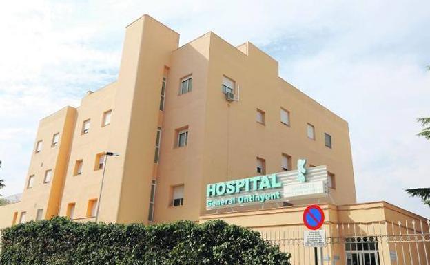 Hospitalizado un niño de 2 años que iba en un coche que se salió de la carretera