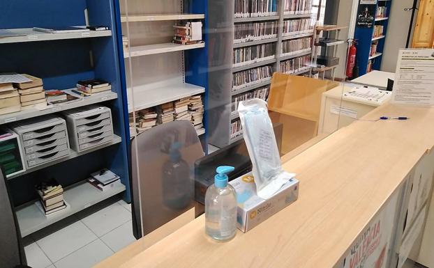 Bibliotecas con mamparas pero aún sin permiso para abrir