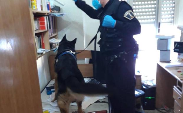 Detenido en Burjassot por usar un uniforme de Protección Civil para traficar con cocaína