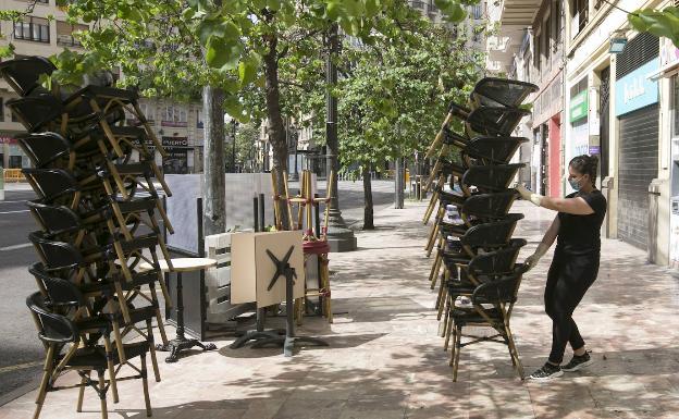 Acuerdo para bajar las terrazas a la calzada en barrios de Valencia