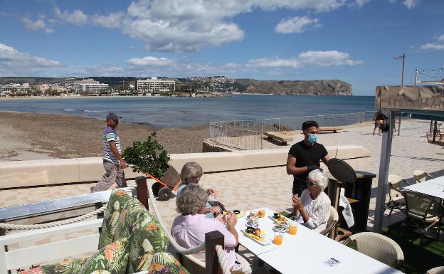 Tostadas, café, reencuentros y mañana de tiendas