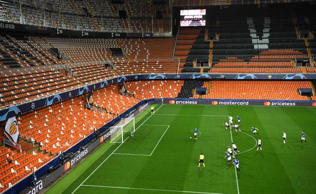 Pancartas en Mestalla en los partidos a puerta cerrada