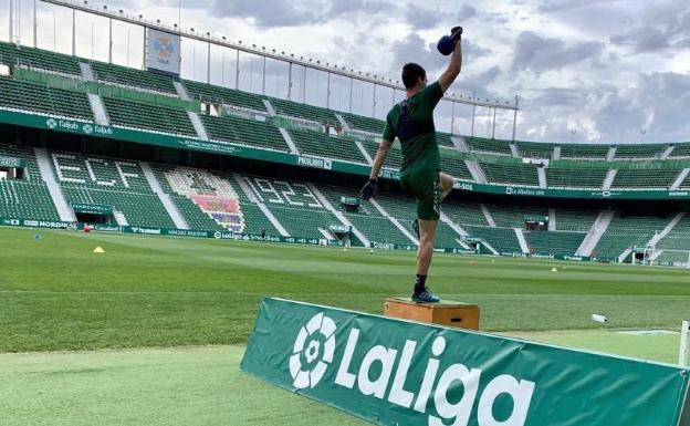 Los jugadores del Elche vuelven a entrenar tras quedar excluidos del ERTE