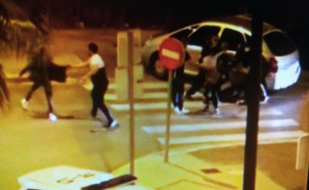 Asistido un anciano por inhalación de humo tras incendiarse una vivienda en Alboraya