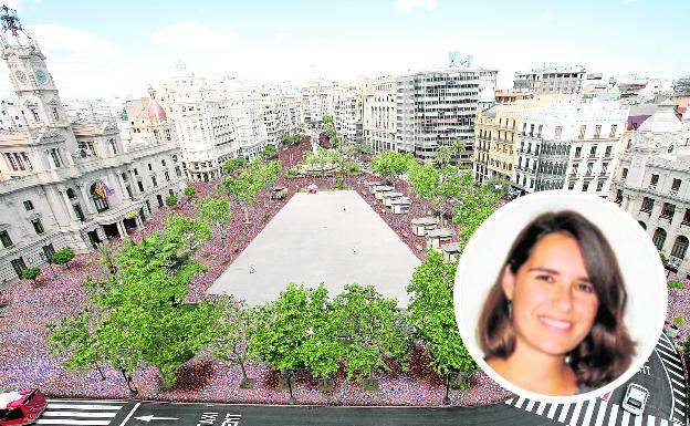 La directora de Vivienda reconoce que iba a trabajar en la Plaza del Ayuntamiento