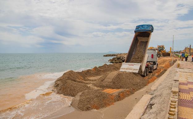 Cullera retoma los trabajos de reparación de las playas del sur paralizados por la Covid-19