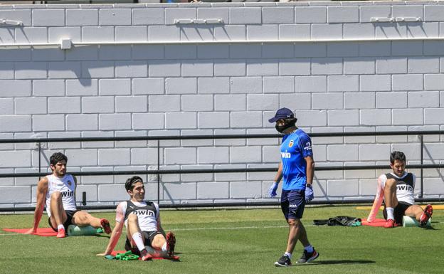 El Valencia pasa de fase y ya trabaja con grupos de diez jugadores