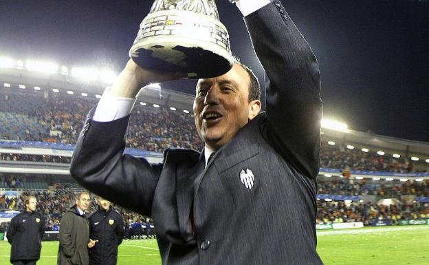 Benítez destaca la UEFA ganada con el Valencia como un impulso en su carrera