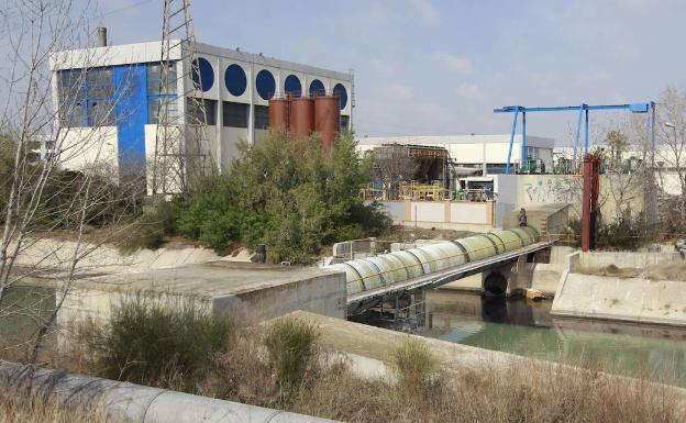 La depuradora de Pinedo tiró agua sucia al mar diez veces desde mediados de marzo