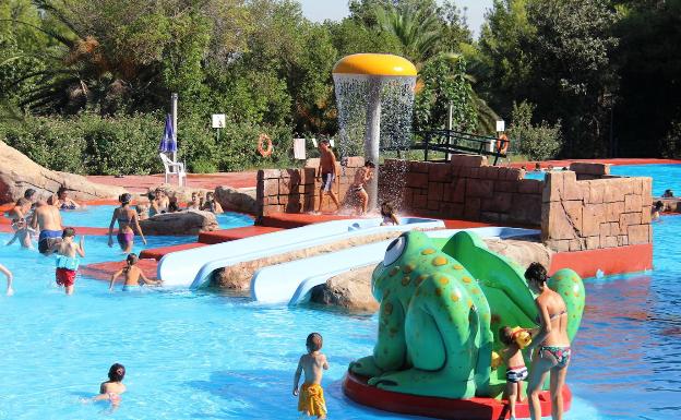 Torrent estudia restringir el uso de la piscina de verano solo para los vecinos