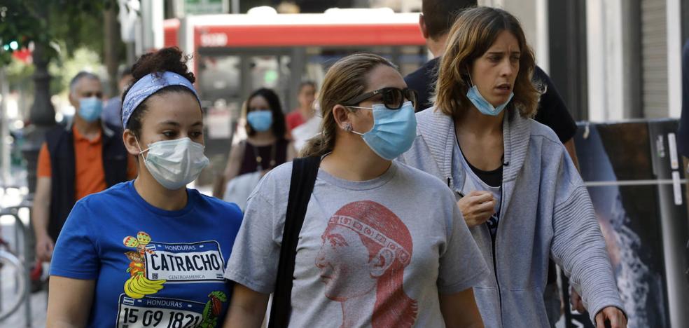 Una familia con dos hijos gastará más de 100 euros al mes en mascarillas
