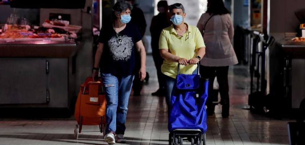 Los valencianos aprenden a usar la mascarilla