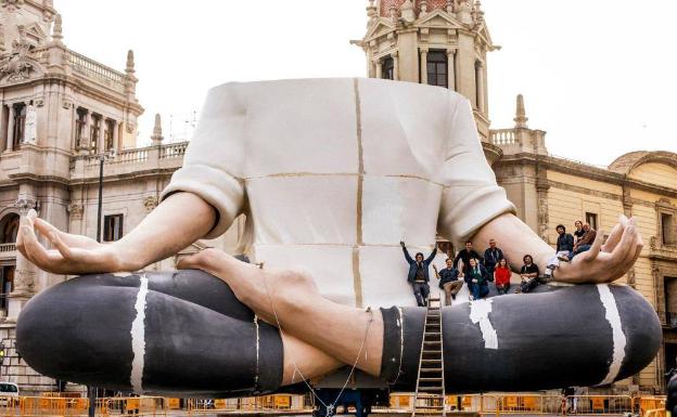 Los artistas de la falla municipal proponen plantar la figura de la meditadora en 2021