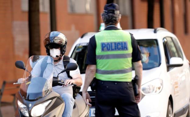 Las multas de la Policía Local en Valencia: personas sin mascarillas y terrazas con más aforo del permitido