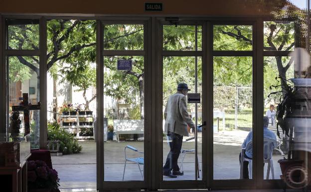 Uno de cada cinco ancianos infectados por Covid en geriátricos ha fallecido