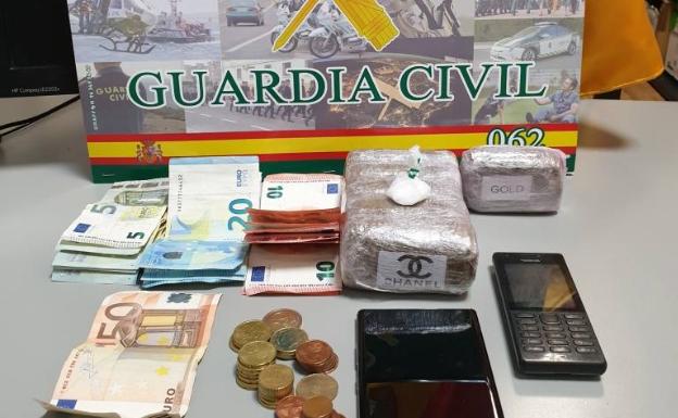 La Guardia Civil de Tavernes Blanques detiene a dos hombres por tráfico de drogas