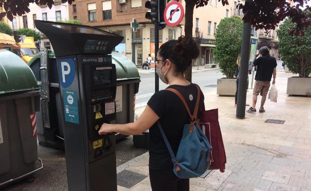 Reactivan el cobro por aparcar en zona azul en Gandia y Oliva