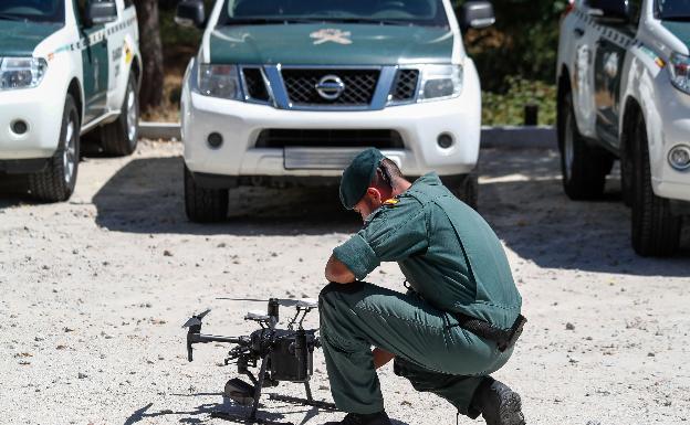 El 'Rambo de Requena', un fugitivo torpe al volante que viste ropa militar y se oculta en el monte