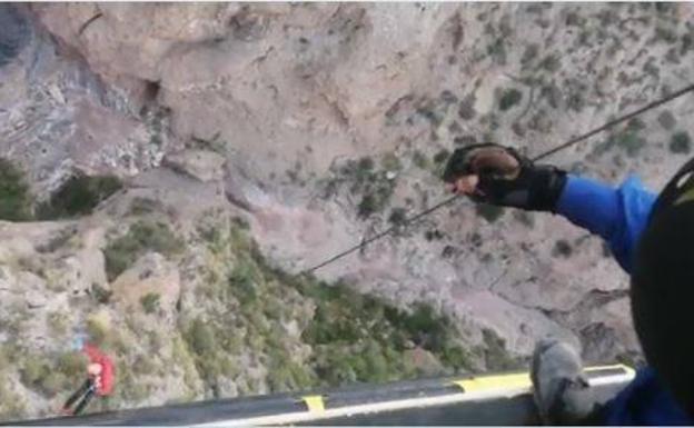 Rescatada tras pasar la noche al raso con un tobillo lesionado en la sierra de Albatera